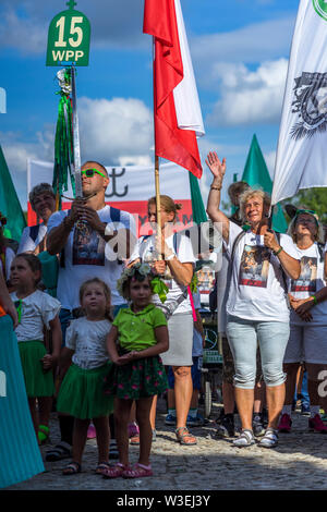 Ankunft der Pilger zum Heiligtum Jasna Góra während der Feier der Maria Himmelfahrt im August, Tschenstochau, Polen 2018. Stockfoto