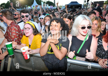 Glasgow, UK. 14. Juli 2019. Etwa Wellen live in Concert, Schlagzeile Tat auf den König Tuts Bühne TRNSMT 2019. Credit: Colin Fisher/Alamy Leben Nachrichten. Stockfoto