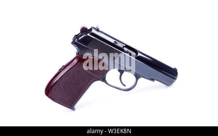 Die makarov Pistole oder PM ist eine russische Automatikpistole auf weißem Hintergrund. Stockfoto