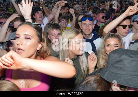 Glasgow, UK. 14. Juli 2019. Etwa Wellen live in Concert, Schlagzeile Tat auf den König Tuts Bühne TRNSMT 2019. Credit: Colin Fisher/Alamy Leben Nachrichten. Stockfoto