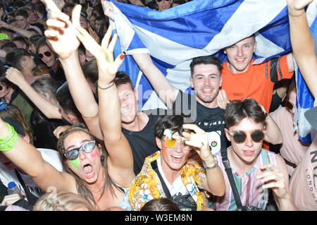 Glasgow, UK. 14. Juli 2019. Etwa Wellen live in Concert, Schlagzeile Tat auf den König Tuts Bühne TRNSMT 2019. Credit: Colin Fisher/Alamy Leben Nachrichten. Stockfoto