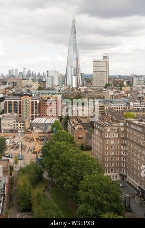 Anzeigen von Bankside House, Sumner Street, The Shard und von der Tate Modern Bankside Blavatnik Gebäude Ebene anzeigen Stockfoto