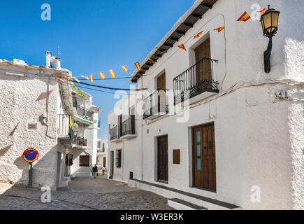 Calle Manuel Mendoza, Plaza Iglesia in der Stadt von Capileira, Las Alpujarras, Provinz Granada, Andalusien, Spanien Stockfoto