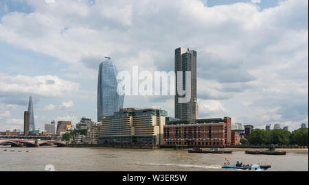 Seecontainer Haus, Oxo Tower Wharf, South Bank Tower, eines Blackfriars, Tate Modern, Shard, Blackfriars Bridge über die Themse in London Stockfoto