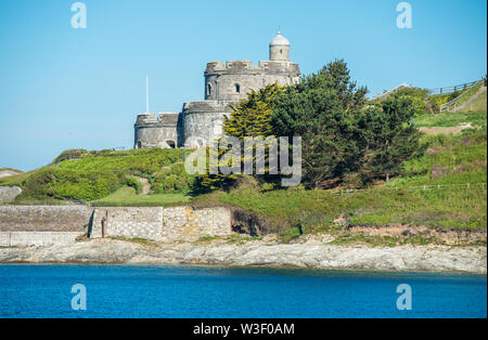 St Mawes Castle ist eine Artillerie fort von Henry VIII im Dorf St Mawes auf der Roseland Halbinsel in der Nähe von Falmouth in Cornwall, England, Großbritannien gebaut Stockfoto