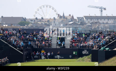 In Italien Francesco Molinari Stücke weg die 1. Während der Vorschau Tag zwei der Open Championship 2019 im Royal Portrush Golf Club. Stockfoto