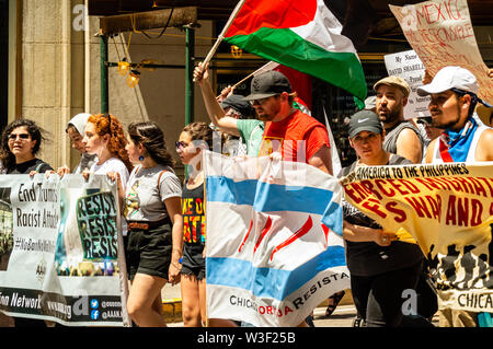 Downtown, Chicago-July 13, 2019: Protest gegen Einwanderung und Grenzschutz. Multinationale Unterstützung. Stockfoto