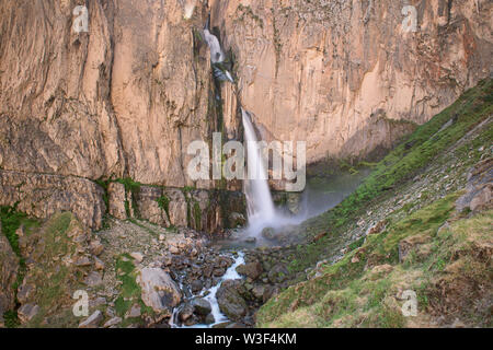 Majestic Huaruro Wasserfall, Fure, Colca Canyon, Peru Stockfoto