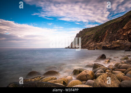 Porth Nanven ist eine felsige Bucht in der Nähe von Land's End, Cornwall, England. UK. Stockfoto