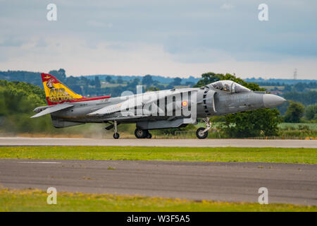 Eine spanische Marine EAV-8B Harrier II Plus Kampfflugzeuge im Flying Display für die Klimaanlage Tag an RNAS Yeovilton, Großbritannien am 13/07/19. Stockfoto