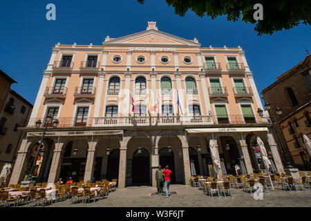 Teatro Juan Bravo an der Plaza Mayor von Segovia City. Castilla León, Spanien Europa Stockfoto