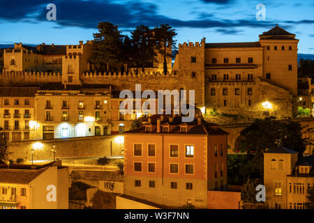 Nacht Blick auf Segovia City. Castilla León, Spanien Europa Stockfoto