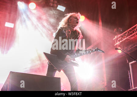 Kvinesdal, Norwegen - Juli 12., 2019. Die schwedische Melodic Death Metal Band Arch Enemy führt ein Live Konzert während der norwegischen Musik Festival Norwegen Rock Festival 2019. Hier Gitarristen Jeff Loomis ist live auf der Bühne gesehen. (Foto: Gonzales Foto - synne Nilsson). Stockfoto