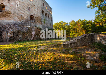 Schloss in der Gemeinde Dorf Andlau mit Herbst Stimmung, Elsass, Frankreich, Spesburg, Château de Spesbourg Stockfoto