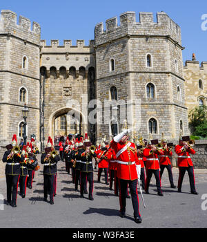 Ändern der Guard im Schloss Windsor, Queens Life Guard, Schloss Windsor, Windsor, Berkshire, England, UK, GB. Stockfoto