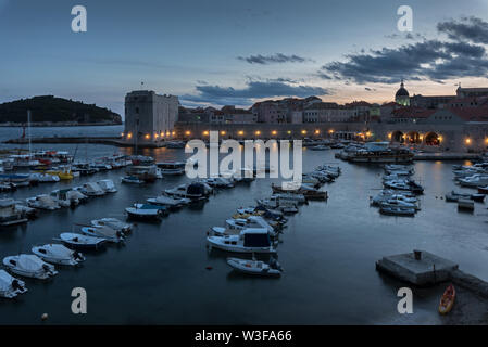 Dubrovnik, Kroatien Hafen in Abend Stockfoto