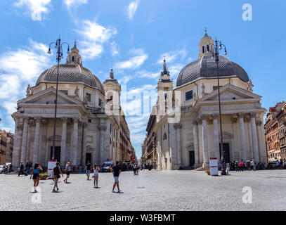 Zwei Kirchen von Santa Maria auf der Piazza del Popolo - Rom, Italien Stockfoto