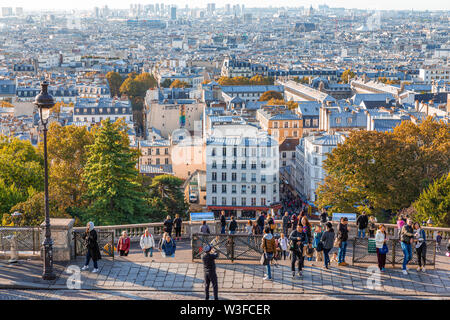 Paris, Frankreich, 29. September 2018: die Stadt Paris in Morgen von luftbild auf dem Hügel der Basilika du Sacré-Coeur de Montmartre. Stockfoto