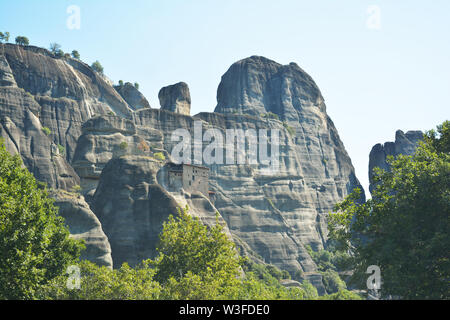 Heiliges Kloster des Heiligen Nikolaus von Anapafsas entfernt von Meteora in Kalambaka, Griechenland Stockfoto