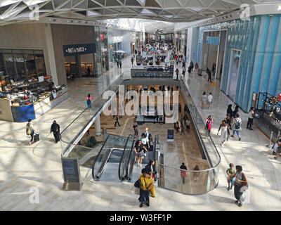 Einen allgemeinen Überblick über Westfields Einkaufszentrum befindet sich in West London gesehen. Juli 12, 2019. Stockfoto