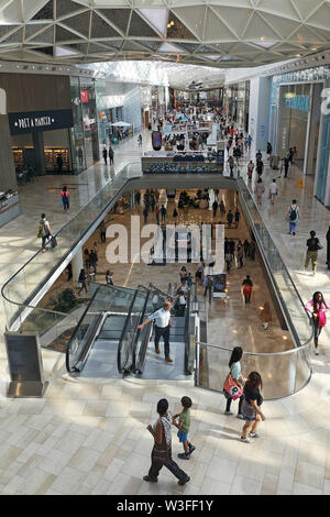 Einen allgemeinen Überblick über Westfields Einkaufszentrum befindet sich in West London gesehen. Juli 12, 2019. Stockfoto