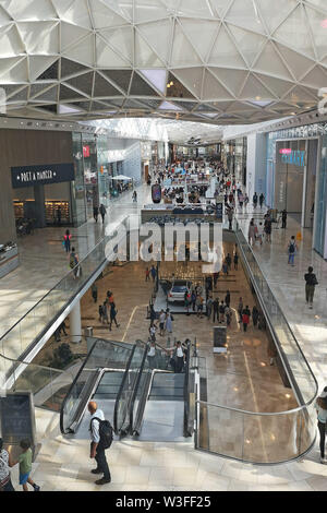 Einen allgemeinen Überblick über Westfields Einkaufszentrum befindet sich in West London gesehen. Juli 12, 2019. Stockfoto