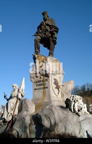 Turin, Piemont, Italien. Die Statue zu Giuseppe Garibaldi, der Italienischen revolutionären Helden gewidmet Stockfoto