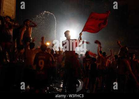 Palma de Mallorca/Spanien - 23. Juni 2019: Anhänger von Real Mallorca Fußball-Team fest, wie das Team fördert in der ersten Abteilung auf der nächsten 2019-201 Stockfoto