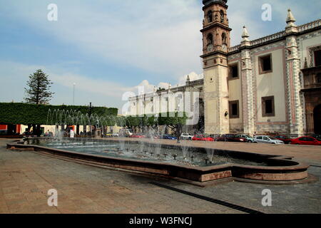 Tempel von Santa Rosa de Viterbo in der Mariano de las Casas Square in Queretaro, Mexiko. Stockfoto