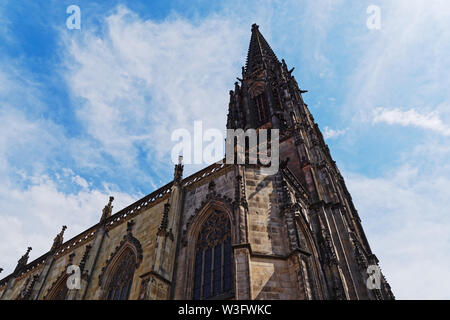 St-Lambert Kirche gegen den blauen Himmel. Münster, Deutschland Stockfoto