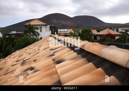 Blick über die Dächer in Richtung Calderón Hondo, Lajares, Fuerteventura Stockfoto