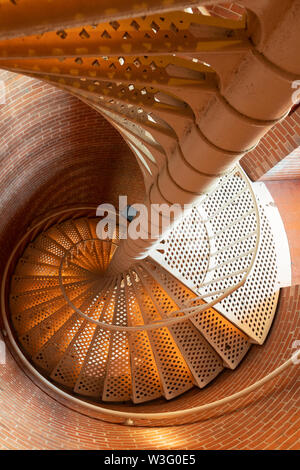 150 enge Wendeltreppe Stufen zur Cape May Lighthouse Stockfoto