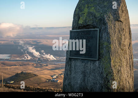 Gedenktafel für Arsdol, auf Stein über eine Fabrik in Lewiston, Idaho montiert Stockfoto