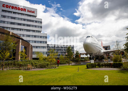 Corendon Village Hotels, am Amsterdamer Flughafen Schiphol, dem ehemaligen KLM Boeing 747-400, Jumbo Jet, im Park des Hotels befindet, wird in umgewandelt werden. Stockfoto