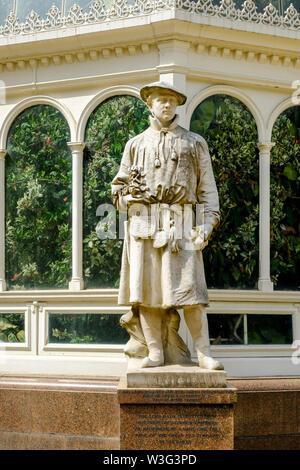 Statue von Carl von Linné, der schwedischen Botaniker, Arzt und Zoologe, der Binomialen Nomenklatur formalisiert, das moderne System der Benennung von Organismen, ou Stockfoto