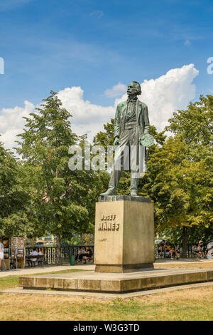 Prag, tschechische Republik - AUGUST 2018: Statue von Josef Manes in einem öffentlichen Garten im Stadtzentrum Prags. Stockfoto