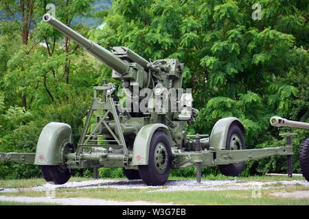 Kroatischen Unabhängigkeitskrieg Museum Muzej Domovinskog rata Karlovac, Cannon, Kroatien, Europa Stockfoto