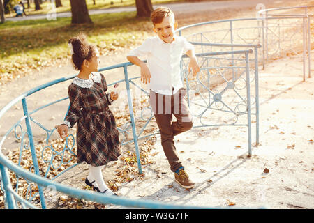 Childrenin ein Park Stockfoto