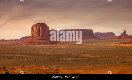 Blick auf Monument Valley von Künstlern Punkt Stockfoto