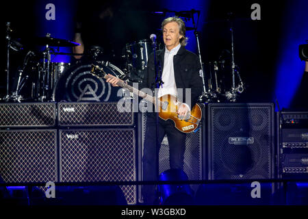 LOS ANGELES - Jun 13: Sir Paul McCartney, der während der letzten Tour Stop für seine Aufmöbeln Tour im Dodger Stadium am Juli 13, 2019 in Los Angeles, Kalifornien. Foto: Christopher Victorio/imageSPACE/MediaPunch Stockfoto