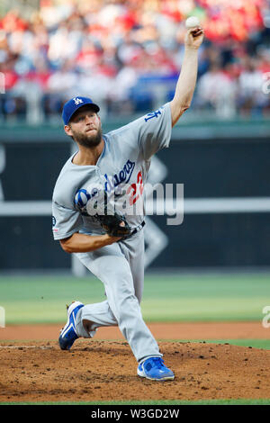 Philadelphia, Pennsylvania, USA. Am 15. Juli 2019. Los Angeles Dodgers Krug Clayton Kershaw (22) wirft einen Pitch während der MLB Spiel zwischen den Los Angeles Dodgers und Philadelphia Phillies am Citizens Bank Park in Philadelphia, Pennsylvania. Christopher Szagola/CSM/Alamy leben Nachrichten Stockfoto