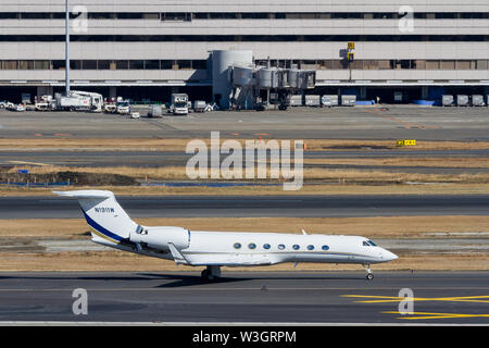 Ein Executive Jet Gulfstream G550 (im Besitz der FIFTH THIRD BANK am Haneda International Airport, Tokio, Japan. Stockfoto