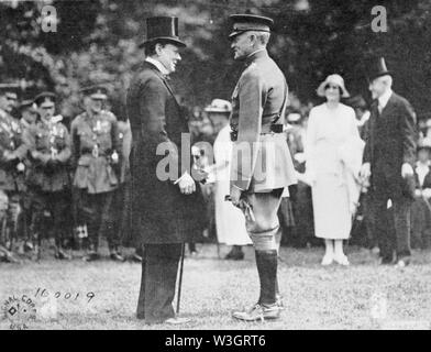 Churchill und Pershing in London für Siegesparade Juli 1919 IWM Q 67721. Stockfoto