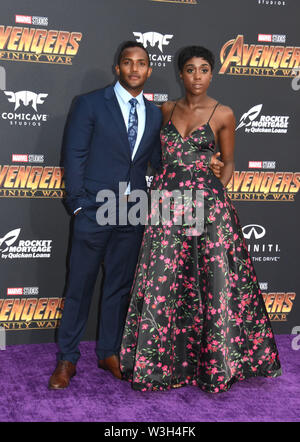 Hollywood, Kalifornien, USA. 23. April 2018. Schauspieler Sterling Sulieman und ctress Lashana Lynch nehmen an der Weltpremiere von Disney und Wunder "Avengers: Infinity Krieg" am 23. April 2018 in Los Angeles, Kalifornien, USA. Foto von Barry King/Alamy Stock Foto Stockfoto