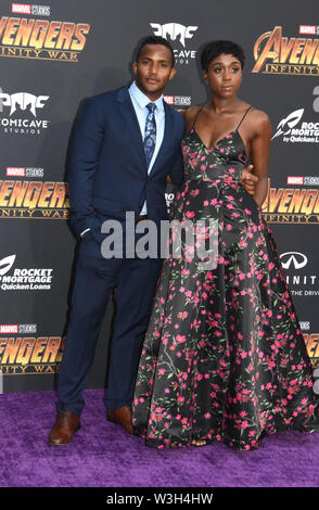 Hollywood, Kalifornien, USA. 23. April 2018. Schauspieler Sterling Sulieman und ctress Lashana Lynch nehmen an der Weltpremiere von Disney und Wunder "Avengers: Infinity Krieg" am 23. April 2018 in Los Angeles, Kalifornien, USA. Foto von Barry King/Alamy Stock Foto Stockfoto