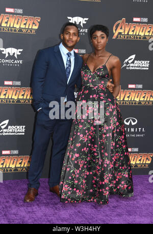 Hollywood, Kalifornien, USA. 23. April 2018. Schauspieler Sterling Sulieman und ctress Lashana Lynch nehmen an der Weltpremiere von Disney und Wunder "Avengers: Infinity Krieg" am 23. April 2018 in Los Angeles, Kalifornien, USA. Foto von Barry King/Alamy Stock Foto Stockfoto