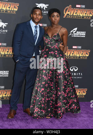 Hollywood, Kalifornien, USA. 23. April 2018. Schauspieler Sterling Sulieman und ctress Lashana Lynch nehmen an der Weltpremiere von Disney und Wunder "Avengers: Infinity Krieg" am 23. April 2018 in Los Angeles, Kalifornien, USA. Foto von Barry King/Alamy Stock Foto Stockfoto