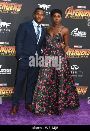 Hollywood, Kalifornien, USA. 23. April 2018. Schauspieler Sterling Sulieman und ctress Lashana Lynch nehmen an der Weltpremiere von Disney und Wunder "Avengers: Infinity Krieg" am 23. April 2018 in Los Angeles, Kalifornien, USA. Foto von Barry King/Alamy Stock Foto Stockfoto