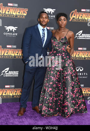 Hollywood, Kalifornien, USA. 23. April 2018. Schauspieler Sterling Sulieman und ctress Lashana Lynch nehmen an der Weltpremiere von Disney und Wunder "Avengers: Infinity Krieg" am 23. April 2018 in Los Angeles, Kalifornien, USA. Foto von Barry King/Alamy Stock Foto Stockfoto