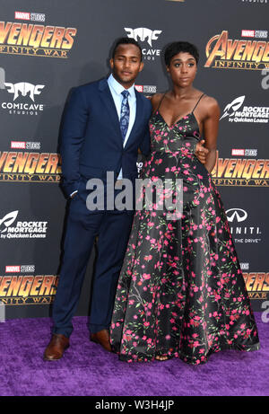 Hollywood, Kalifornien, USA. 23. April 2018. Schauspieler Sterling Sulieman und ctress Lashana Lynch nehmen an der Weltpremiere von Disney und Wunder "Avengers: Infinity Krieg" am 23. April 2018 in Los Angeles, Kalifornien, USA. Foto von Barry King/Alamy Stock Foto Stockfoto
